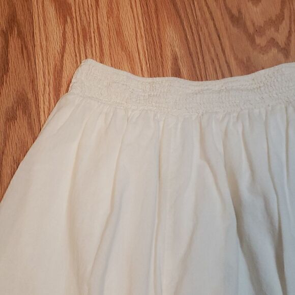 Beautiful  Embroidered Neutral Skirt - Picture 3 of 6